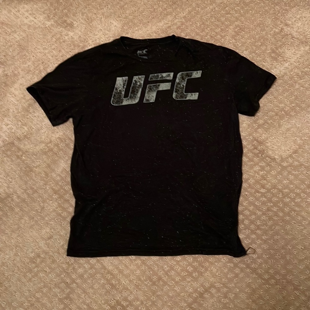 Mens large black UFC T-shirt